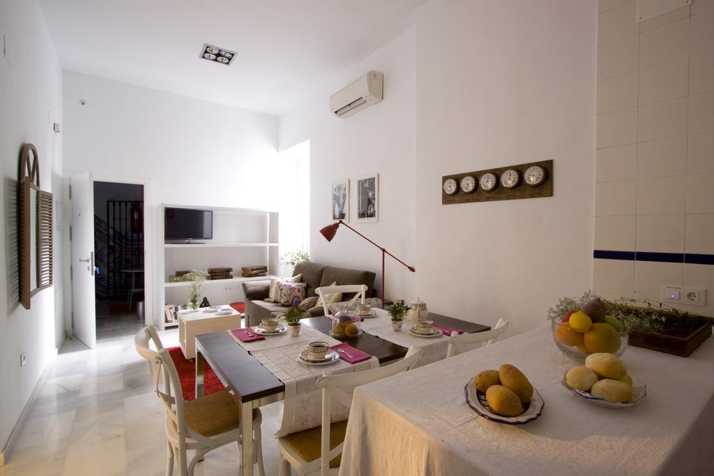 Apartamentos Plaza Pilatos Séville Extérieur photo